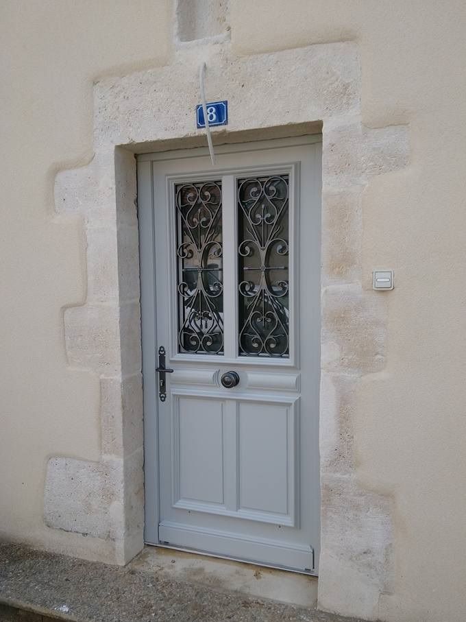 Porte d'entrée @belm.porte.entree. Modèle Comores bois teinté 7035