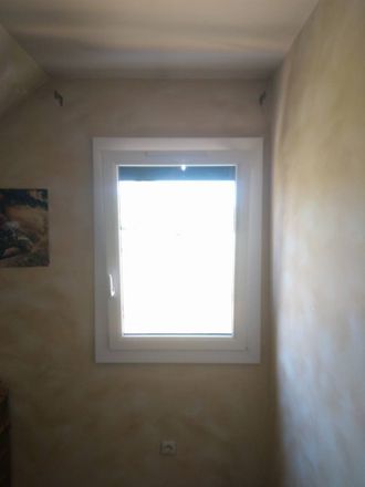 La même fenêtre avec son côté intérieur blanc