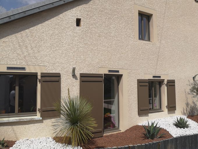 Fenêtres aluminium BOUVET et Volets battants aluminium solaire EHRET